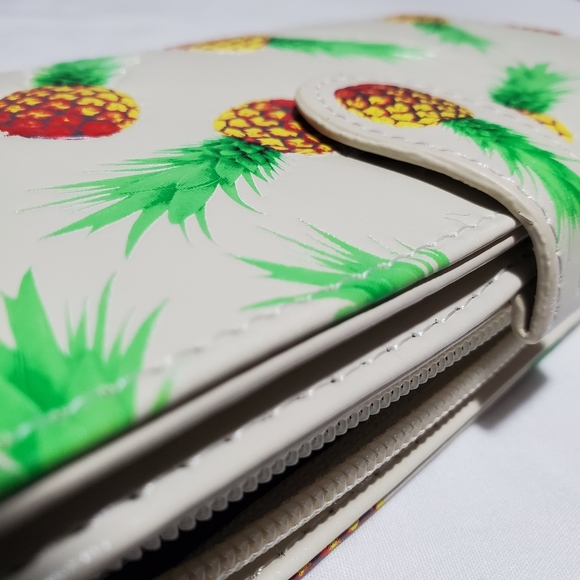 NWT Ladies Pineapple Wallet - Cream/Beige - Summer - Picture 6 of 7
